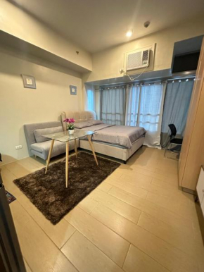 EJ's Staycation 4th F with 200mbps Wi-Fi and NETFLIX